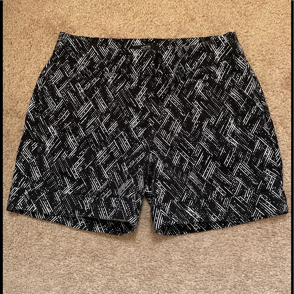 APT .9 WOMEN SHORT